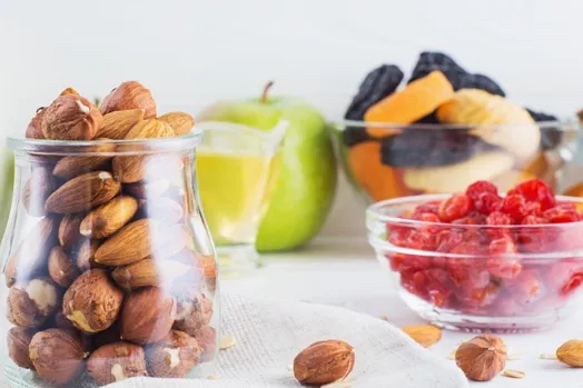 Continue reading the 'Office Snacks: 5 Great Eating Choices At The Office (For Men)' blog post